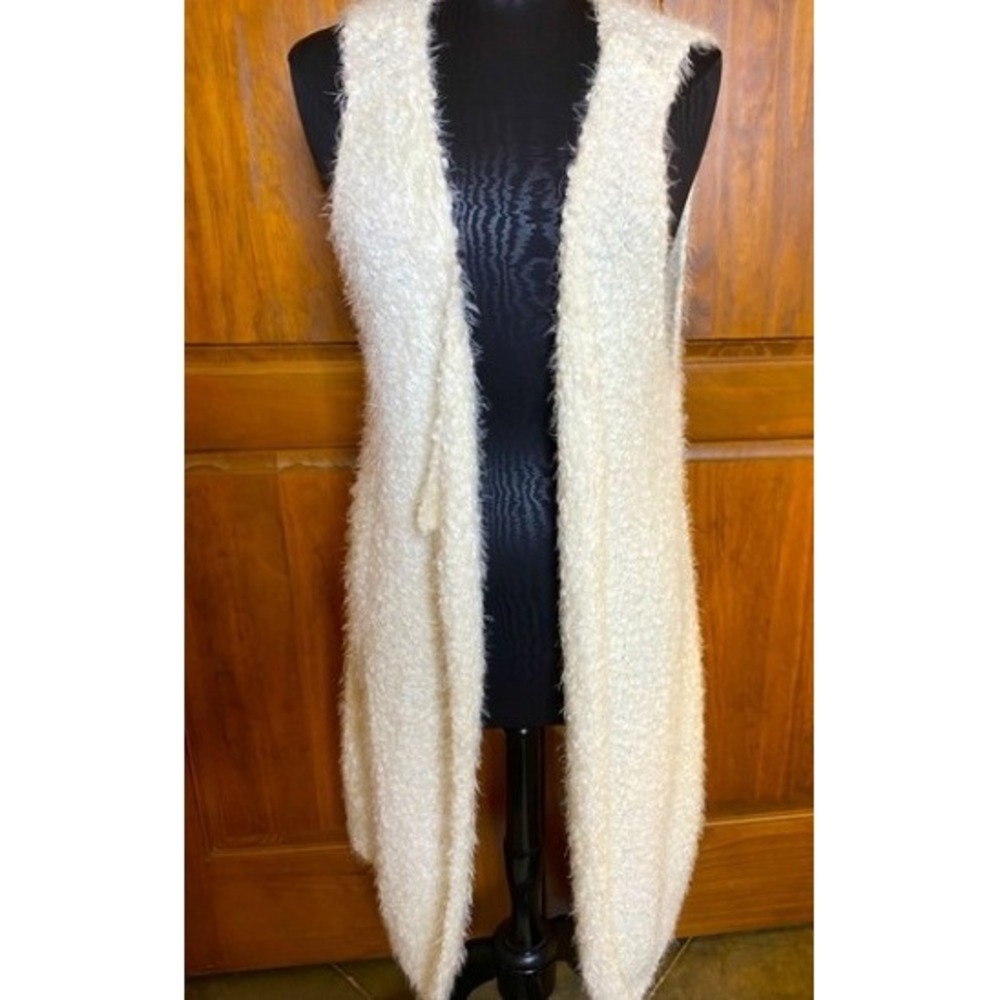 Alya Cream Sleeveless Cardigan Vest Medium Fuzzy Textured Open Front